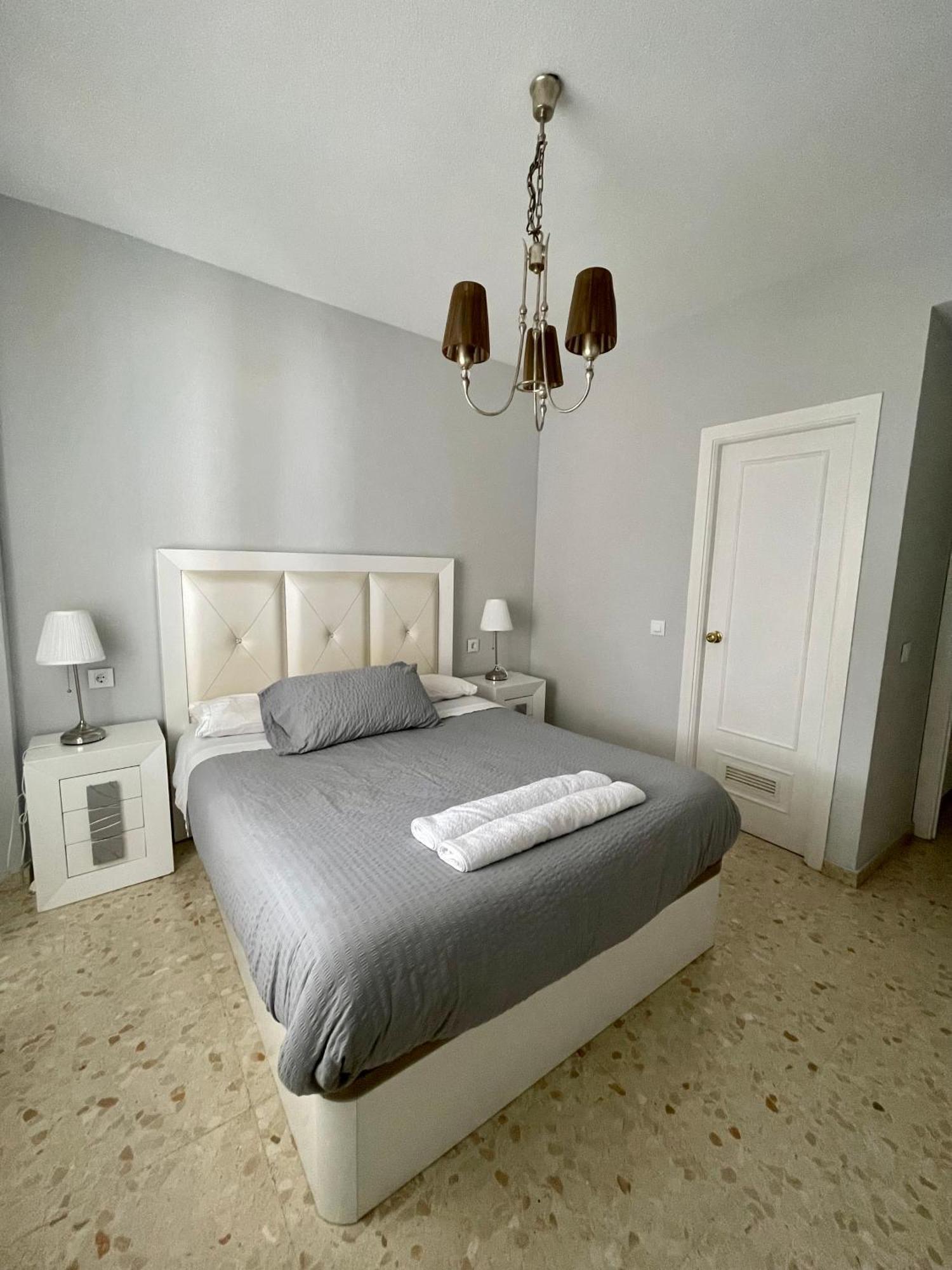 Piso Azores-Fibes Sevilla Exteriör bild